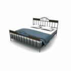 Железная двуспальная кровать в классическом стиле