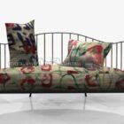Struttura per divano in ferro antico con divano