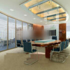 현대 회의실 천장 조명 장식