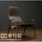 Кожаное кресло в старинном стиле