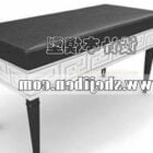 Tavolo Nero Con Decorazione Cornice Intagliata