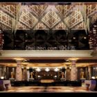 Scena interna della grande sala dell'hotel di lusso